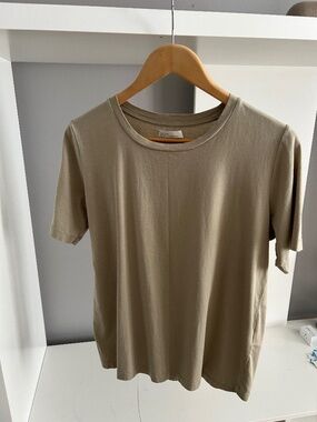 Oak & Fort Sage Green Essential Tee - Size Medium